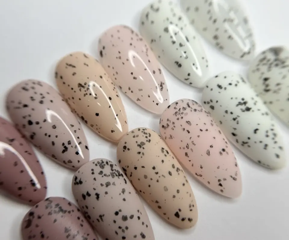 Esmalte efecto huevo codorniz
