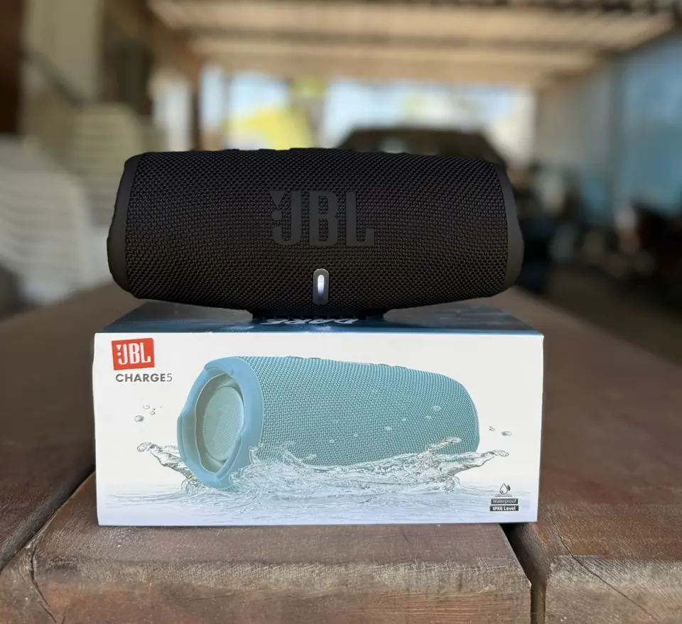 Parlante JBL Charge 5 (Negro o Rojo)