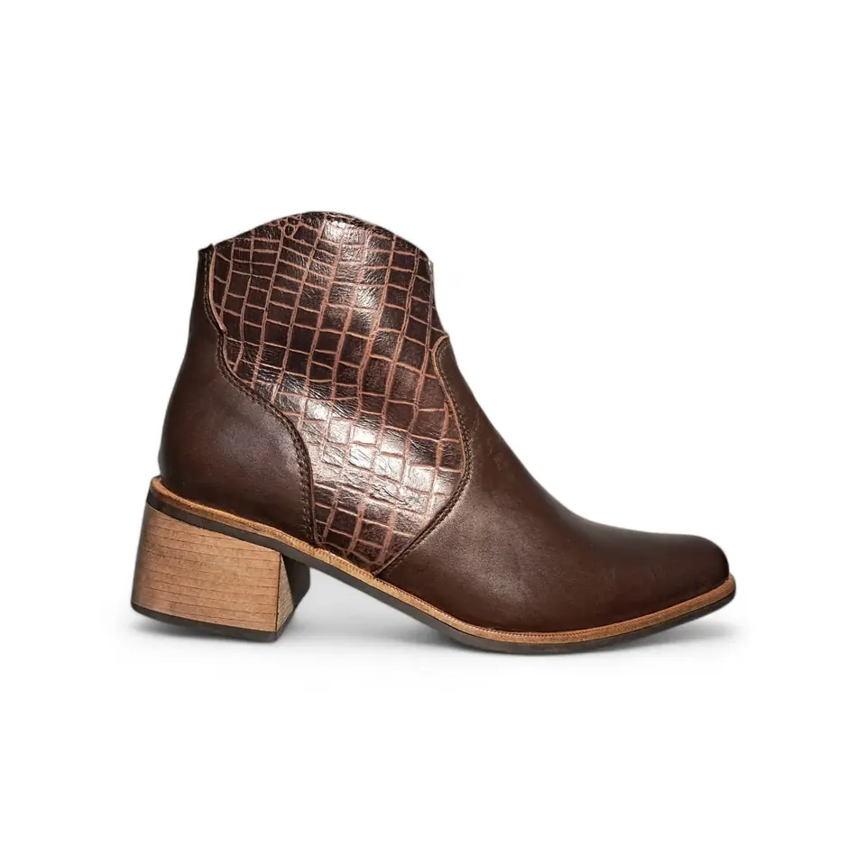 BOTA TEJANA CORTA DE CUERO CHOCOLATE