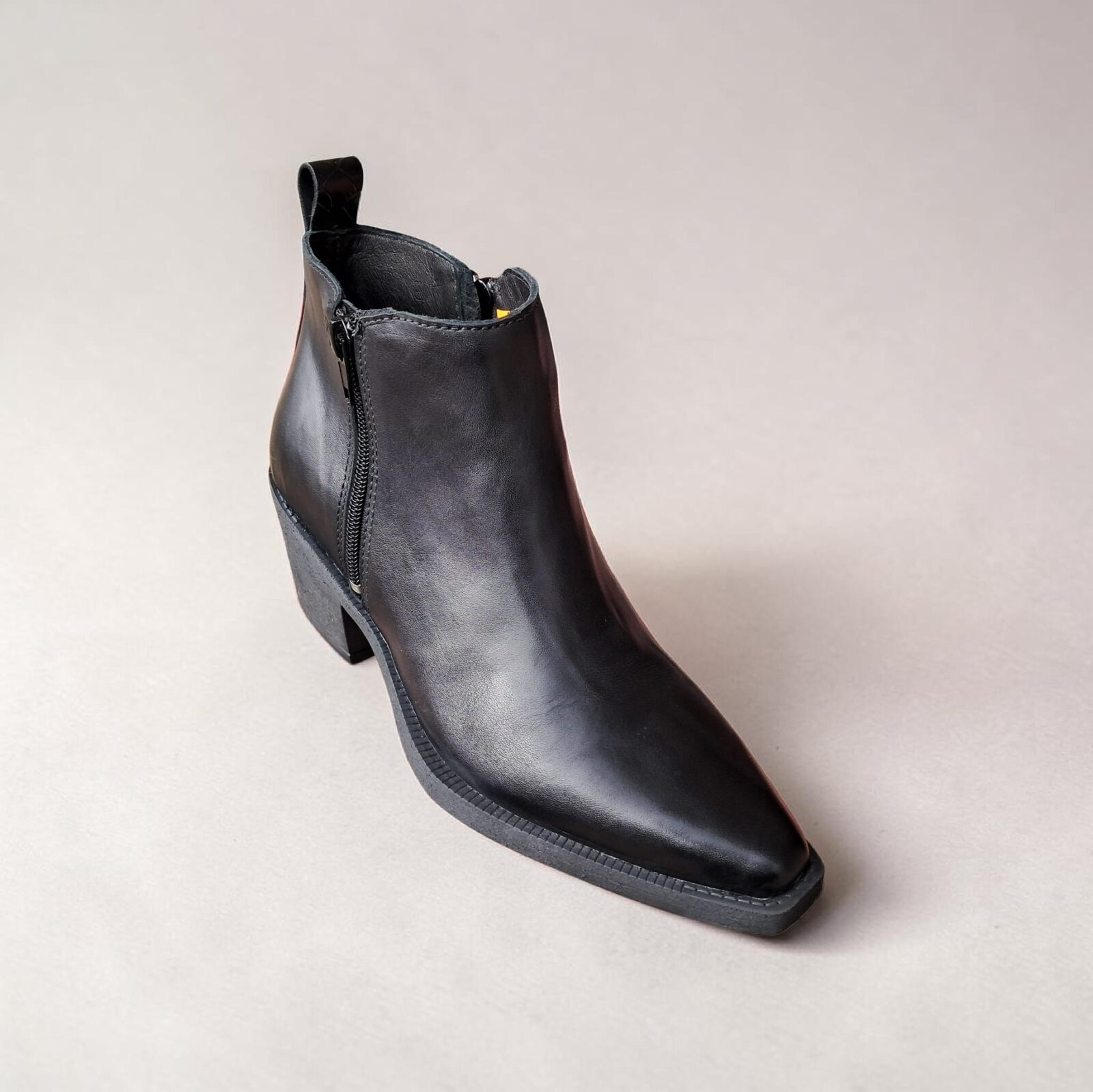 Bota de cuero LOMBARDINO BORA Black