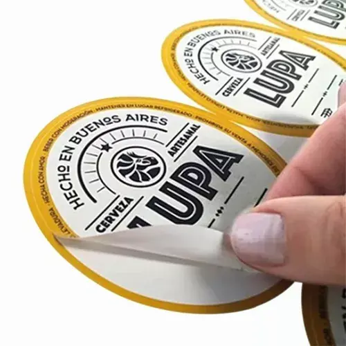 Stickers en papel adhesivo.