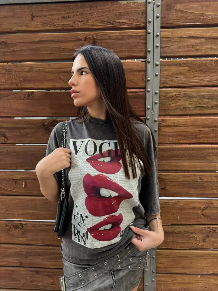 Remera Vogue