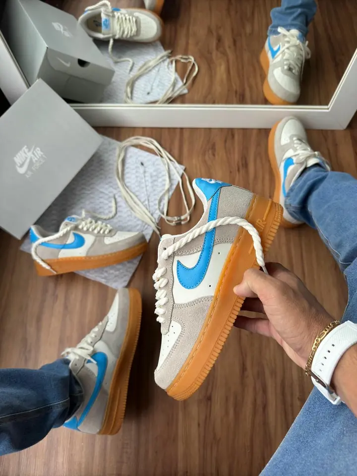 Nike Air Force 1 - Sky Detail