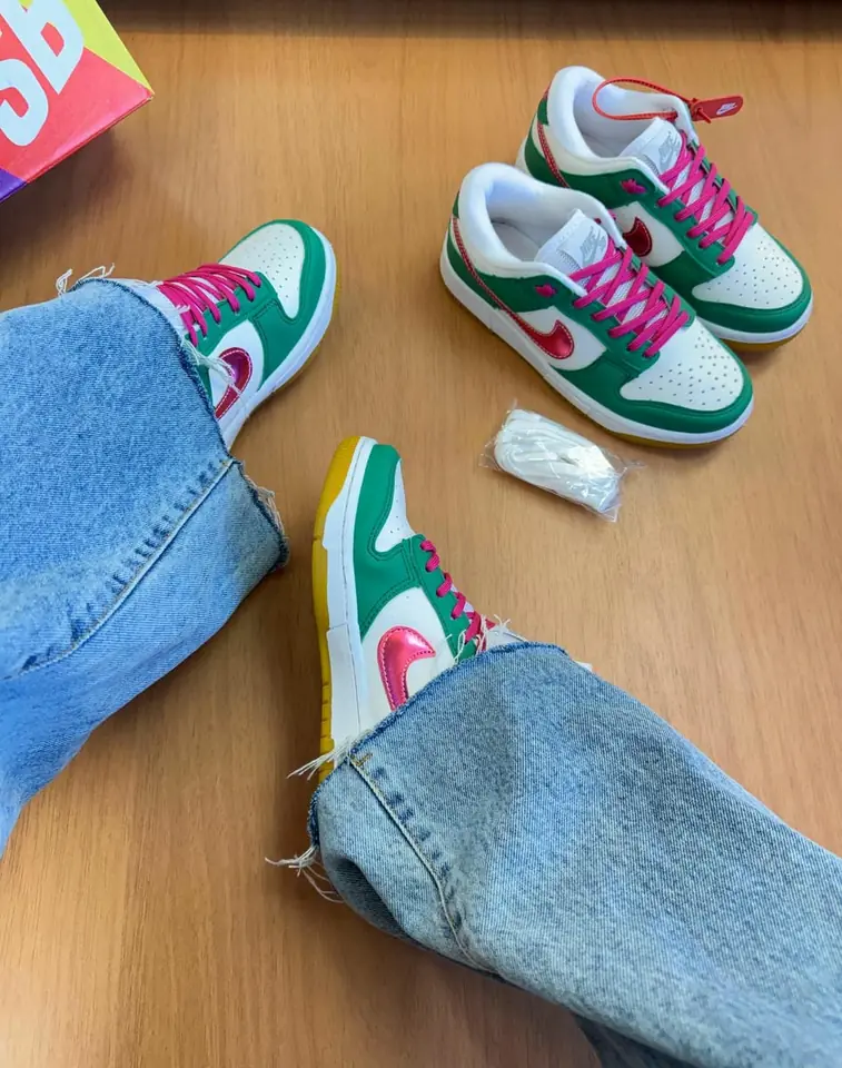 Dunk Low - Green & Fuxia