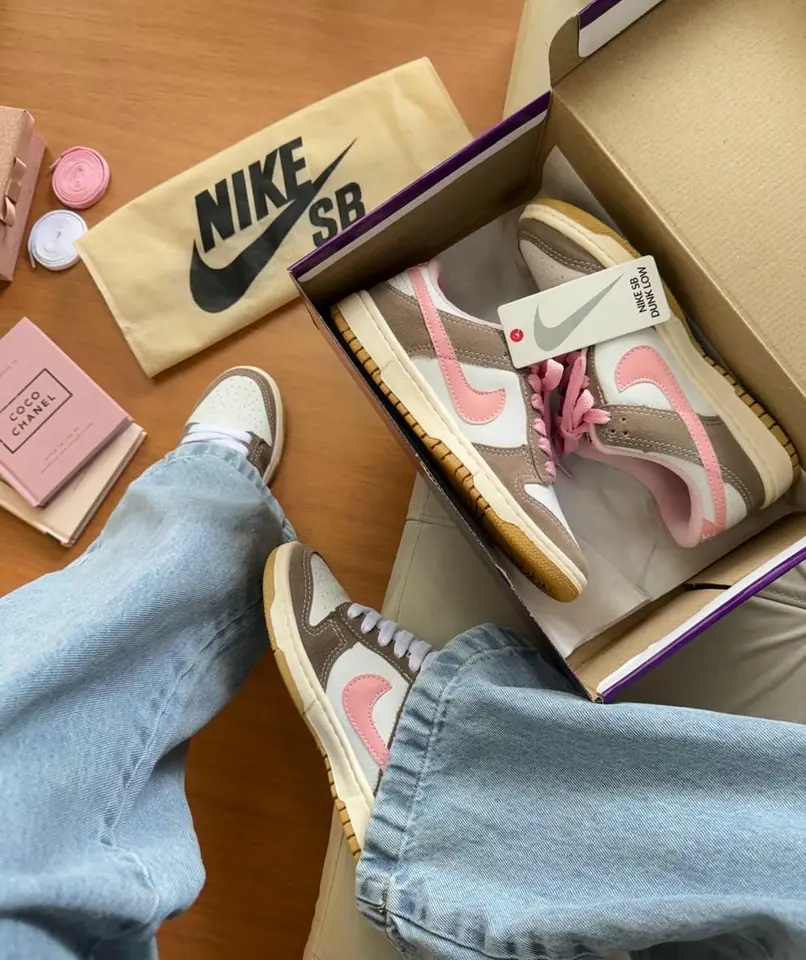 Dunk Low - White/Brown & Pink Gum