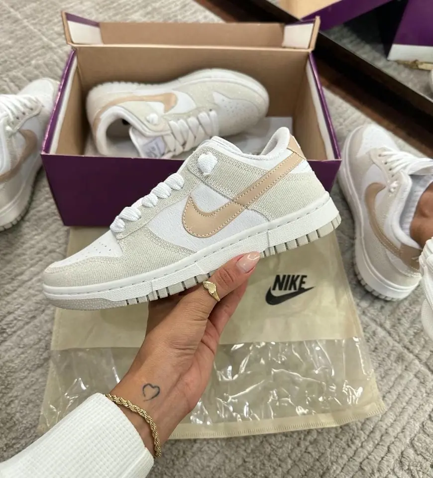 Dunk Low - Nike Faint Yellow
