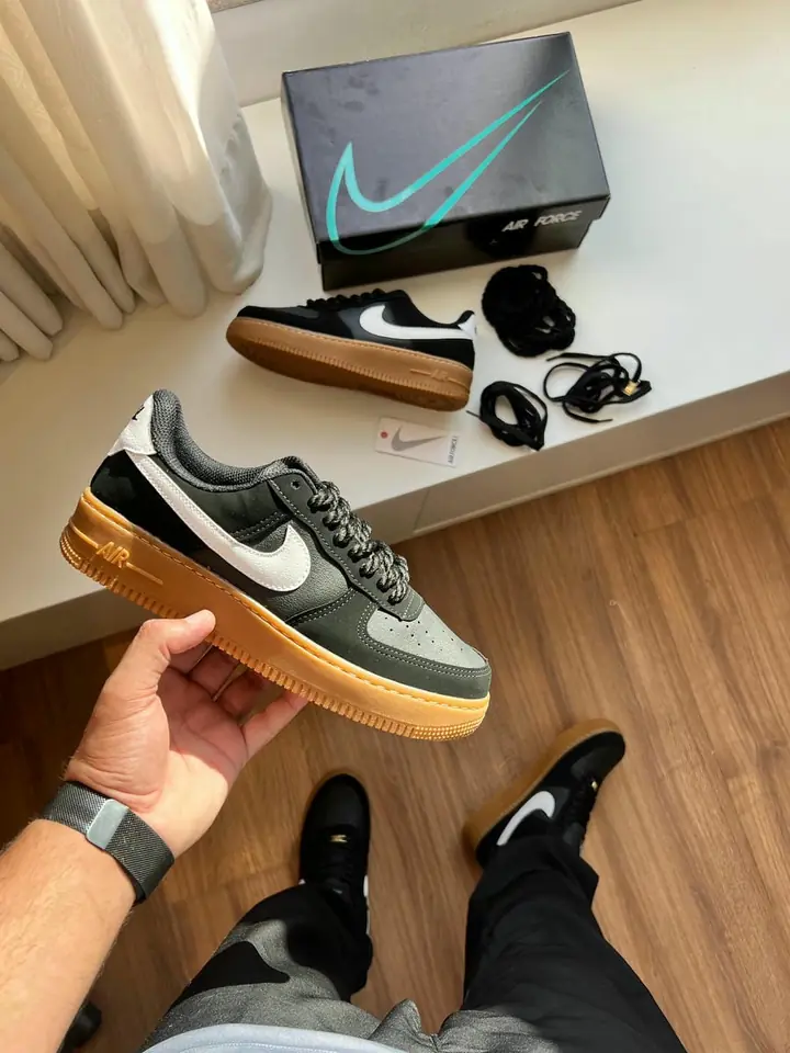 Air Force 1 - Black & Gum