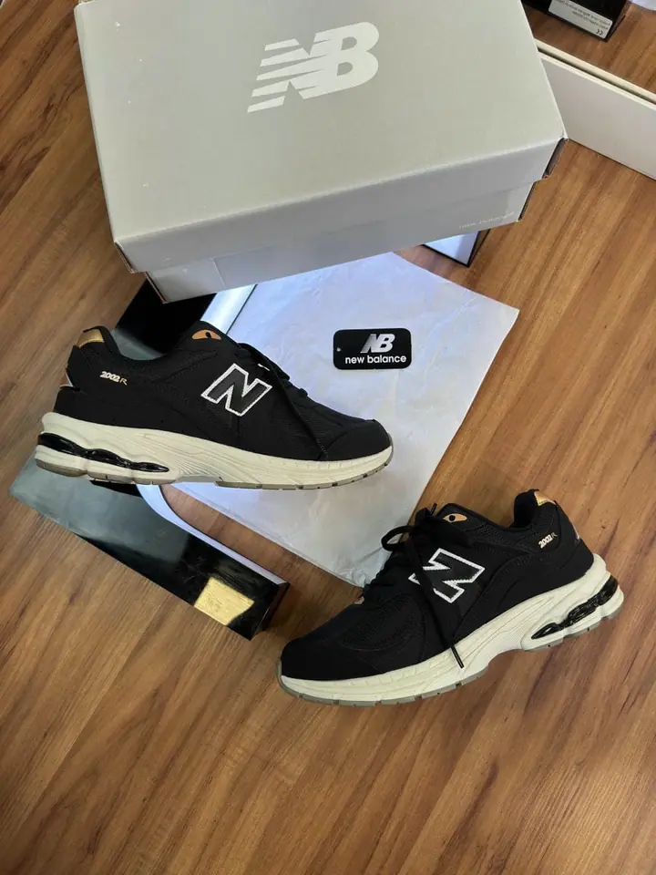 New Balance 2002R - Black