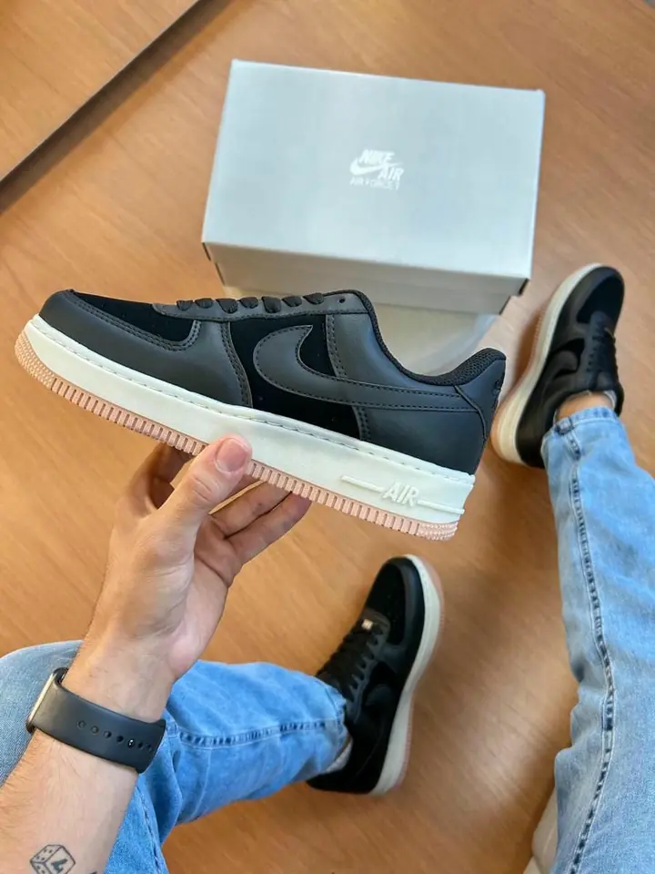Nike Air Force 1 – Black & Gum Sole