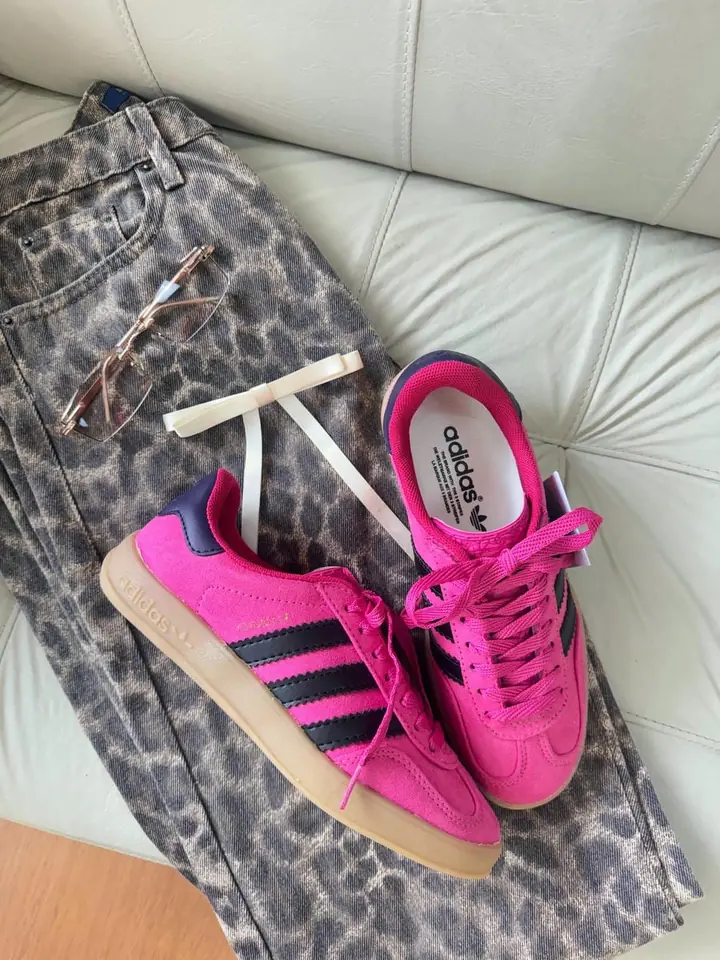 Gazelle - Pink & Black