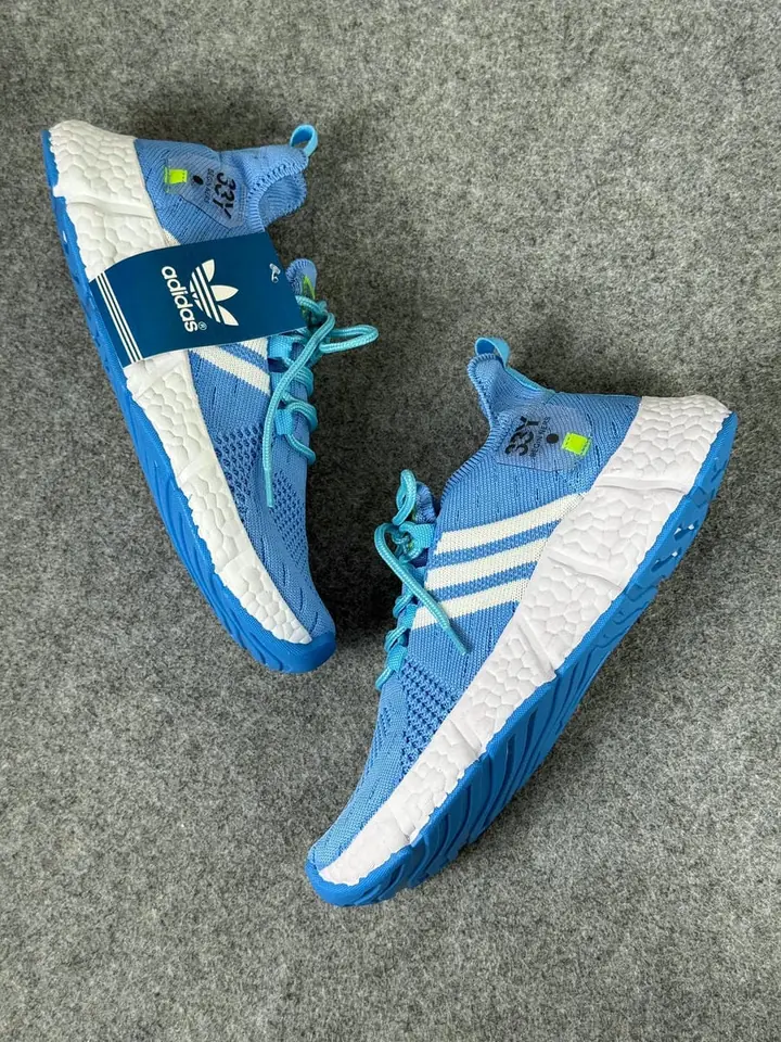 Adidas 33Y - Celeste