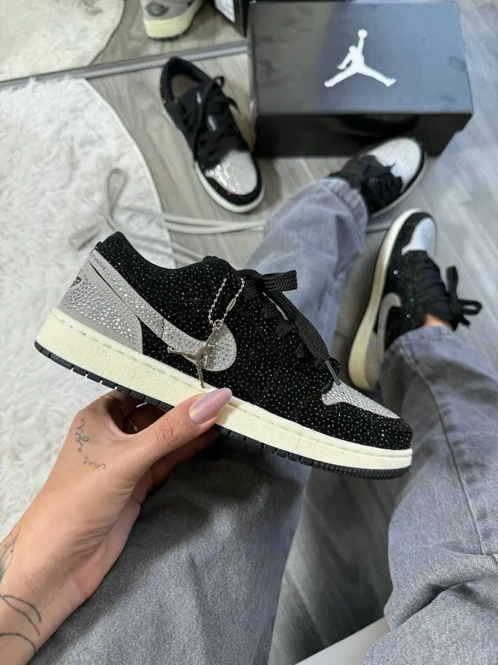 Air Jordan 1 Low - Black&Grey Glow