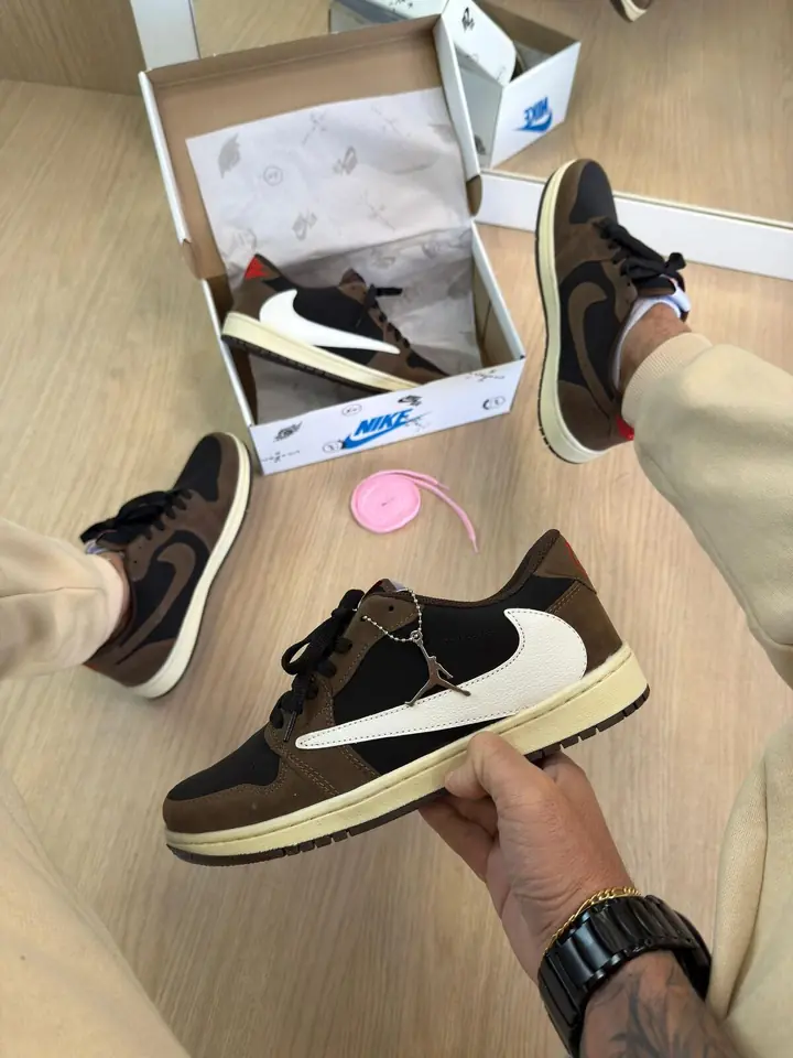 Air Jordan x Traviss - Brown