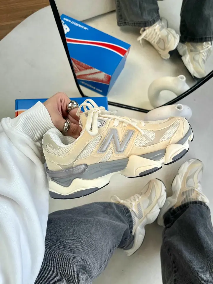 New Balance 9060 - Crema