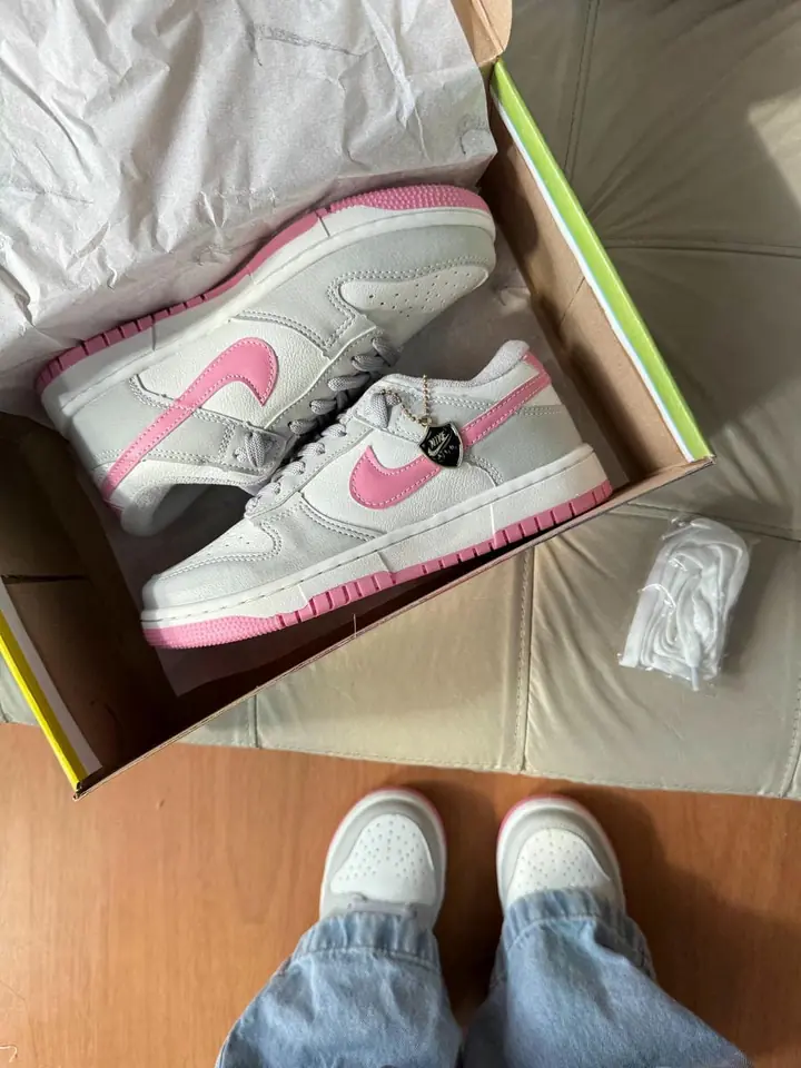 Dunk Low - Grey Almost White & Pink