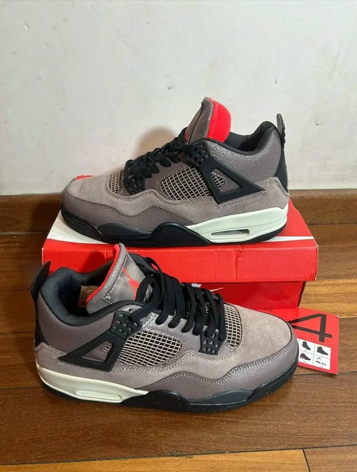 Air Jordan Retro 4 - Brown