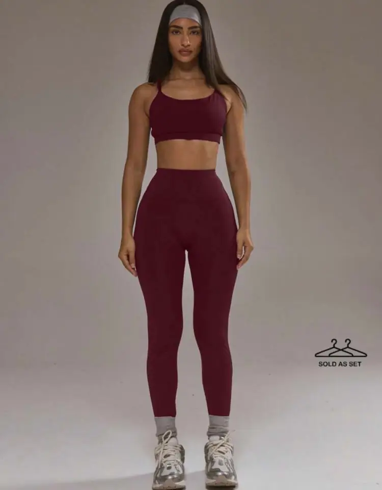 Conjunto deportivo bordeaux