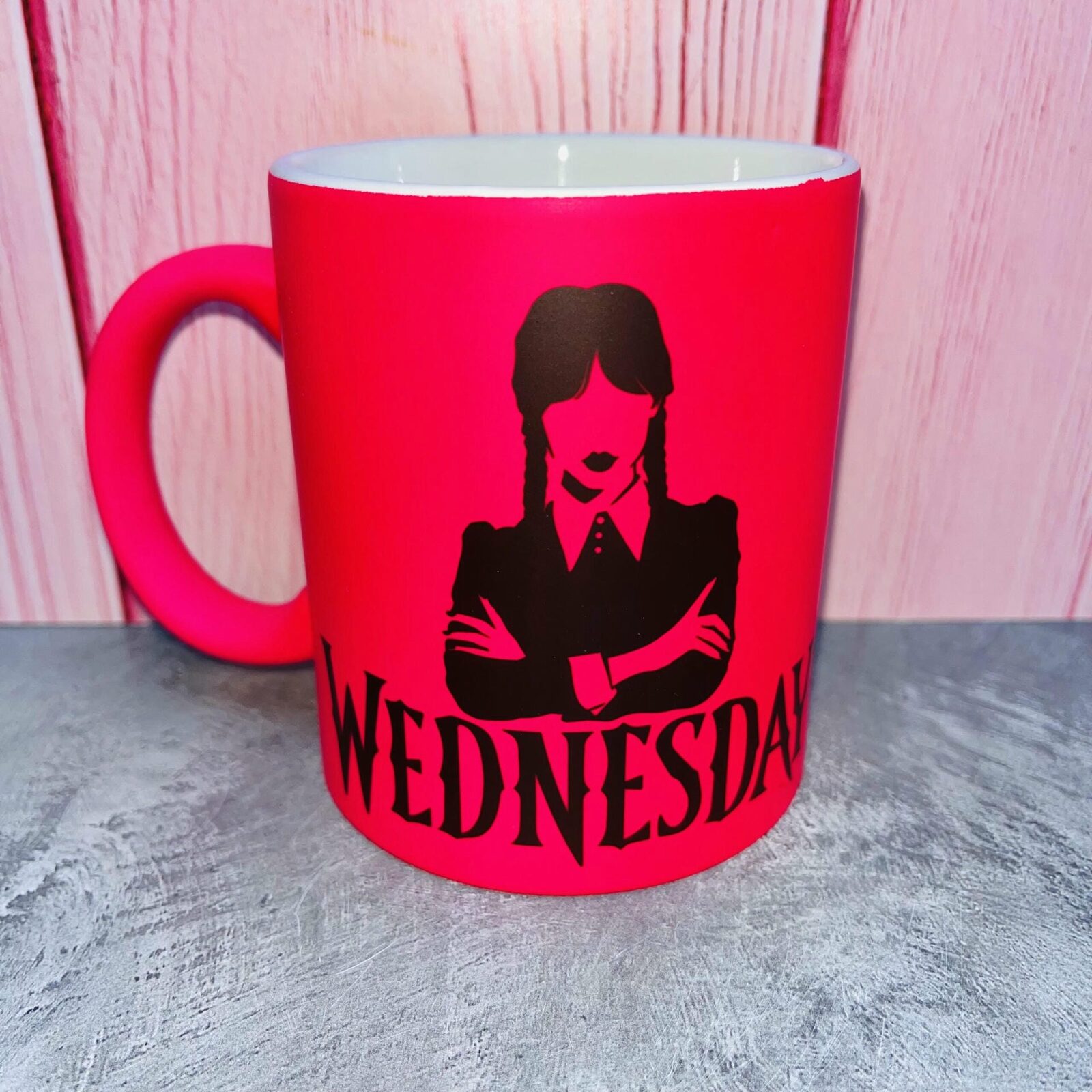 Taza Fluo Merlina