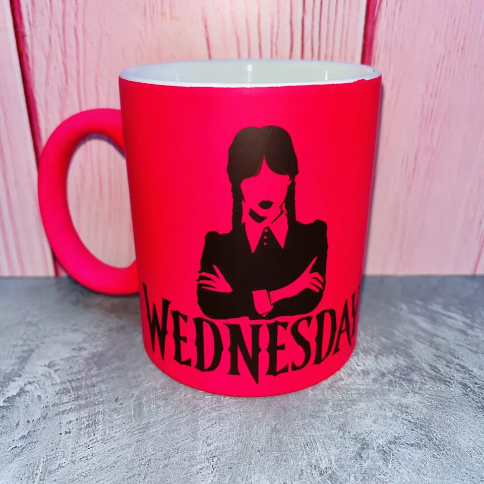 Taza Fluo Merlina
