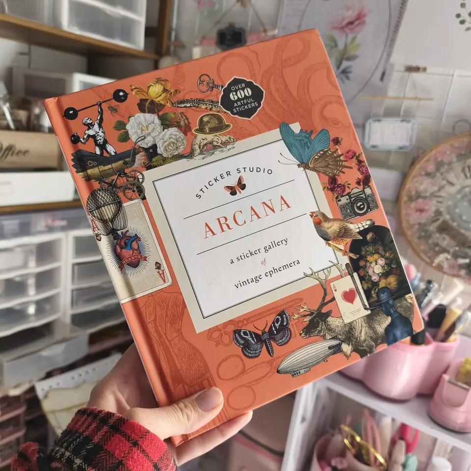 Libro de stickers Arcana