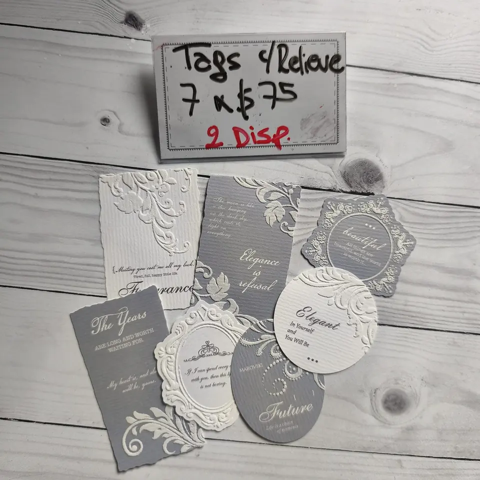 Tags con relieve grises