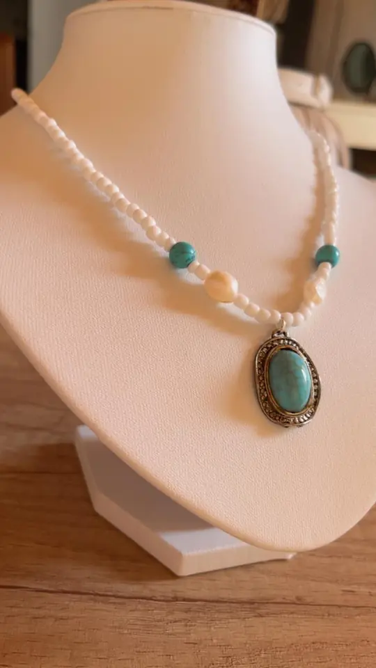 COLLAR DIJE PIEDRA CELESTE