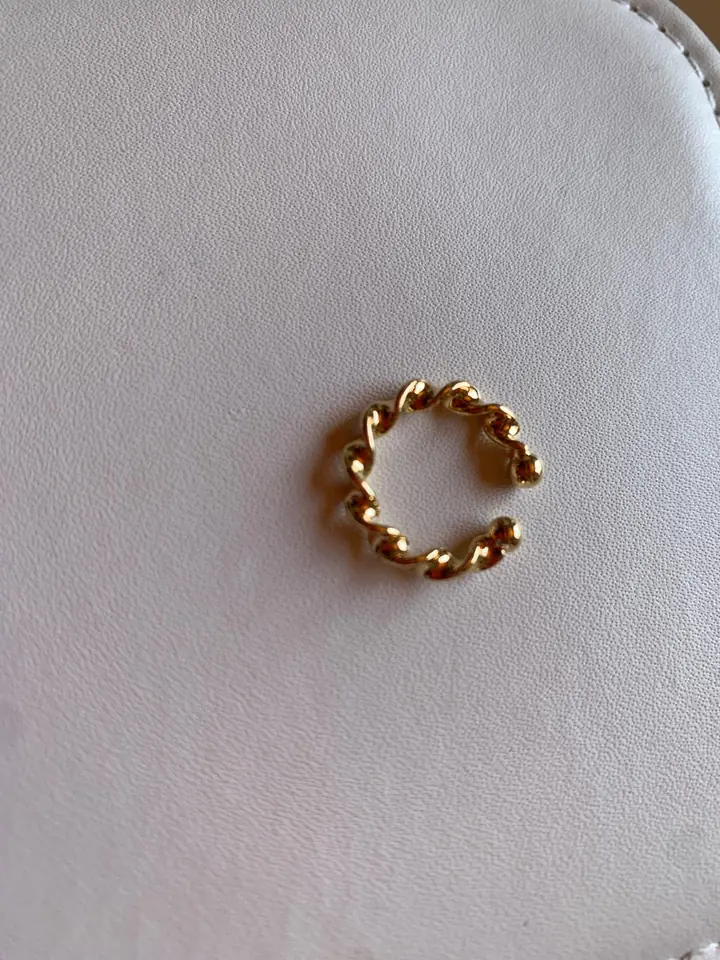 EAR CUFF ENCHAPADO EN ORO