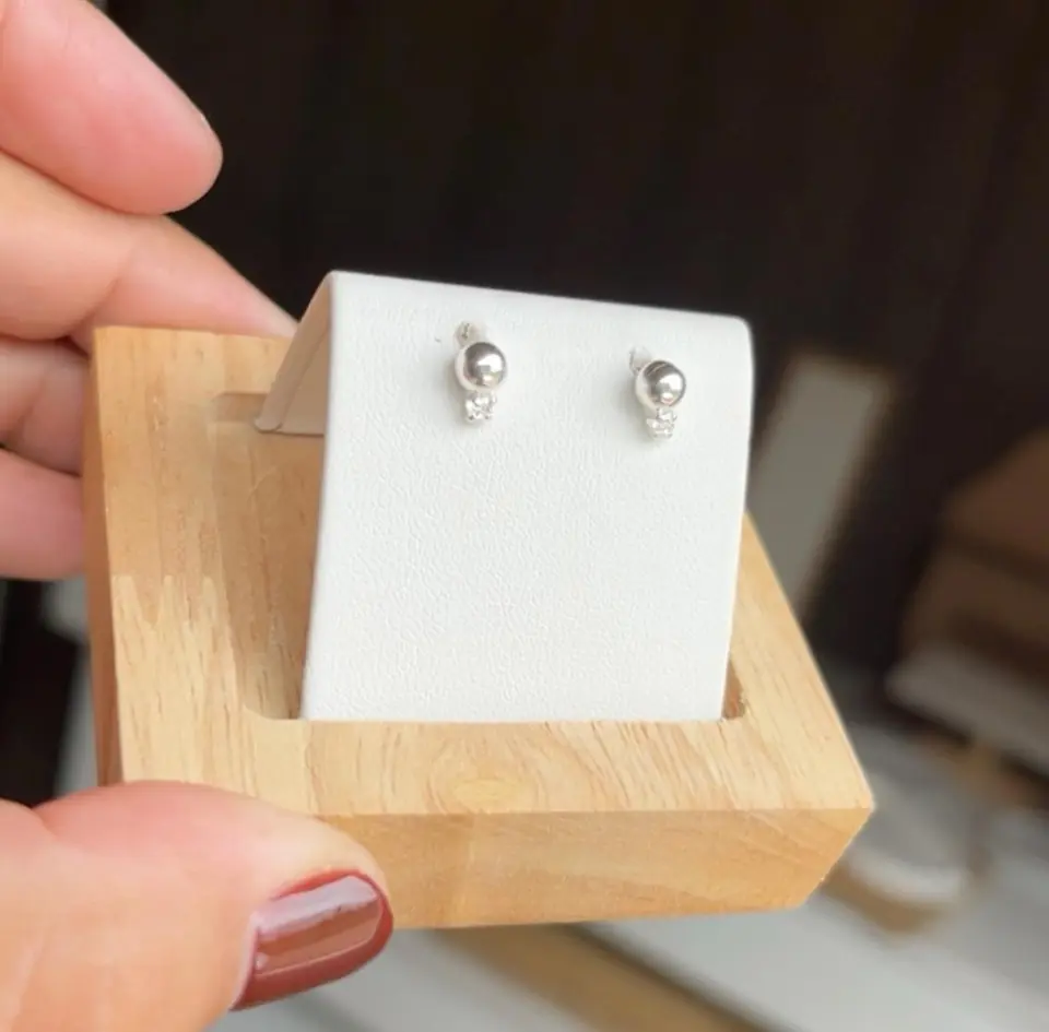 ABRIDORES BOLITA CON PIEDRA DE CIRCONIA