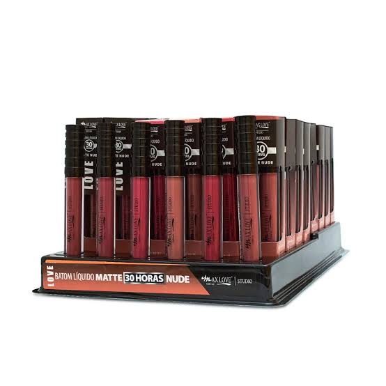 Labiales matte 30 hrs de duración de Max Love