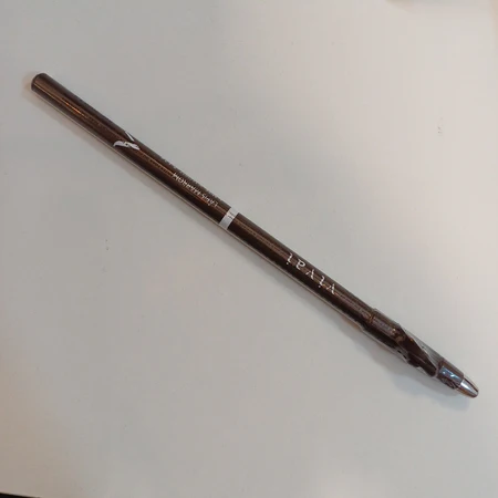 Lápiz delineador marrón con sacapuntas