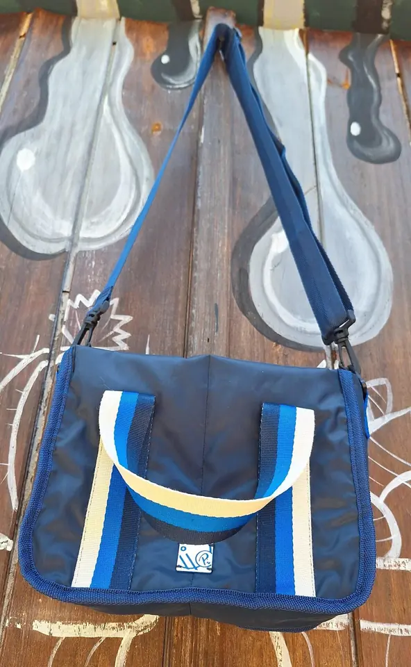 Bolso morral cuadrado azul