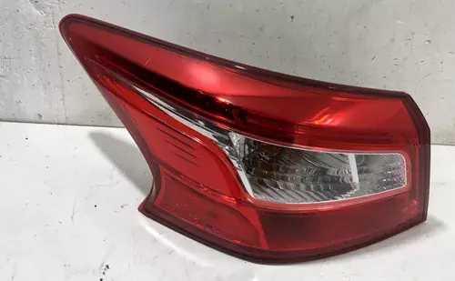 Piloto izquierdo Nissan Sentra 17/20 W/LED Original (Usado)
