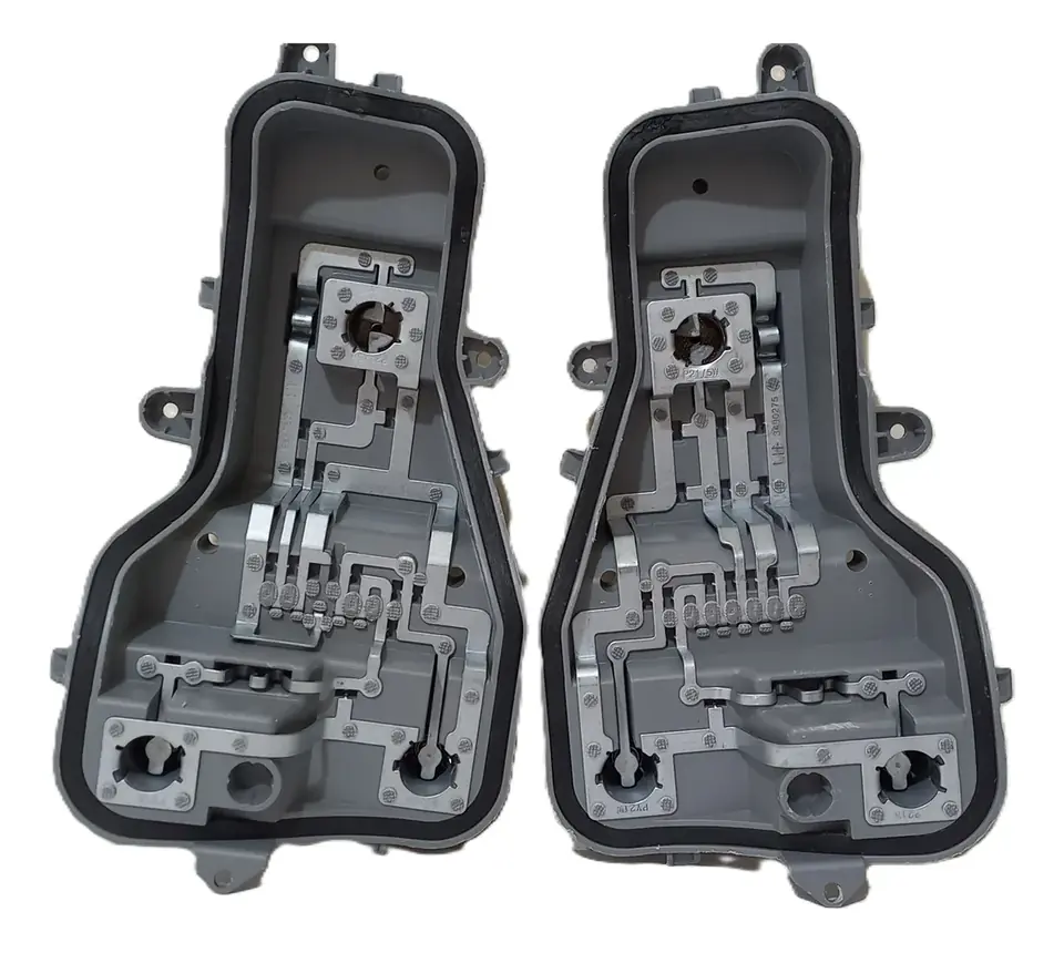 Par Circuito Toma Luz Trasera Saveiro G9 23 Hasta 25 Gris