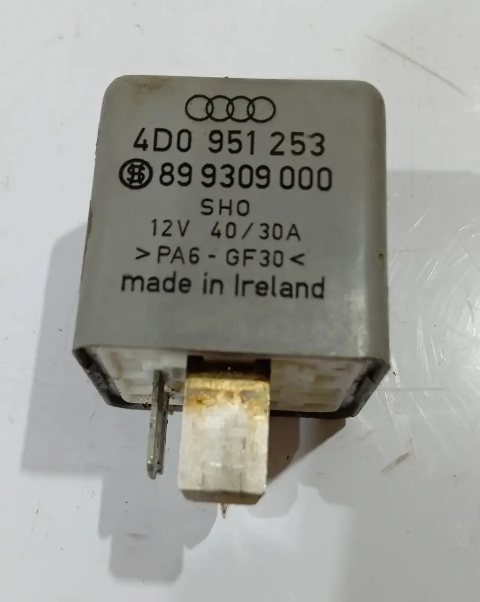 Relé Bomba De Combustible Audi A4 1.8 1997 / 4d0951253 (Usado)