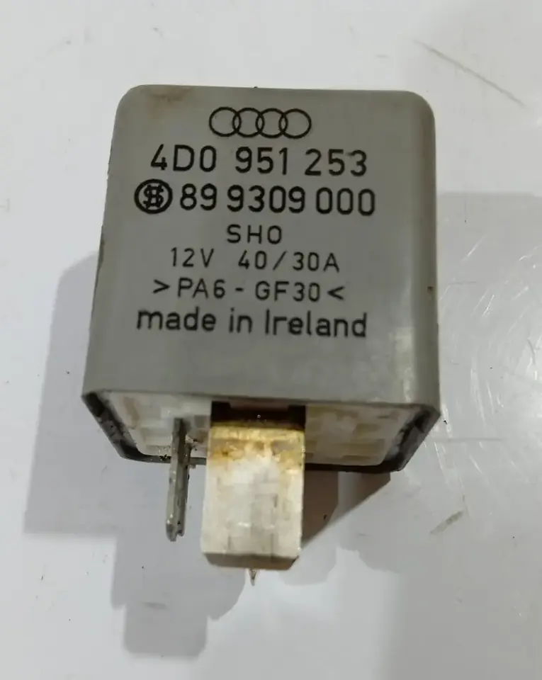 Relé Bomba De Combustible Audi A4 1.8 1997 / 4d0951253 (Usado)