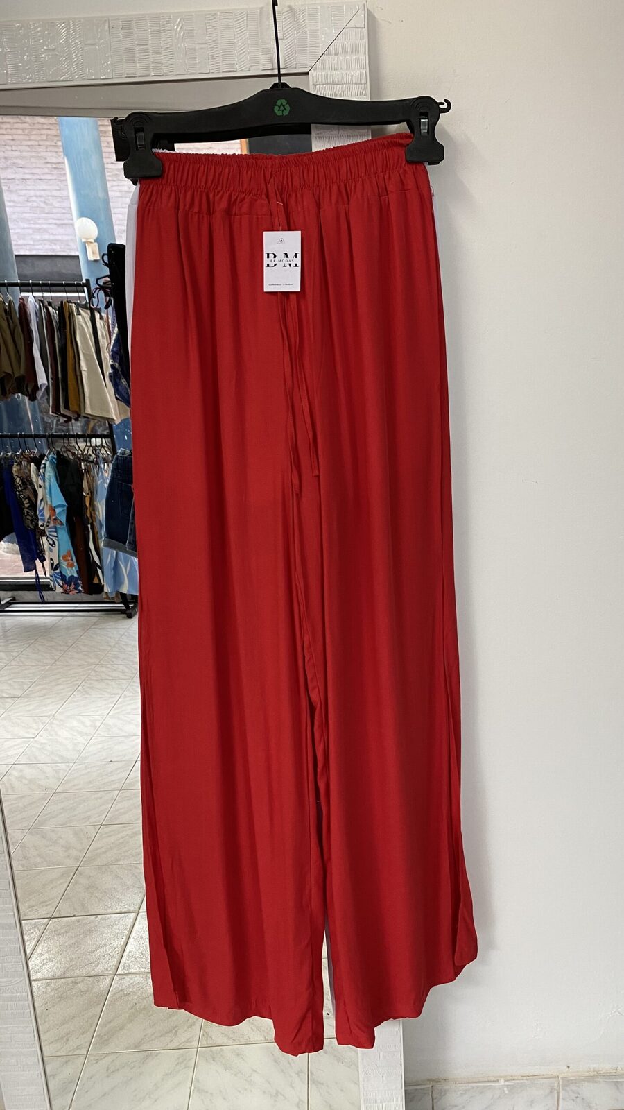 Pantalona con tajo