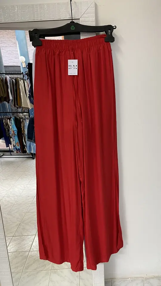 Pantalona con tajo
