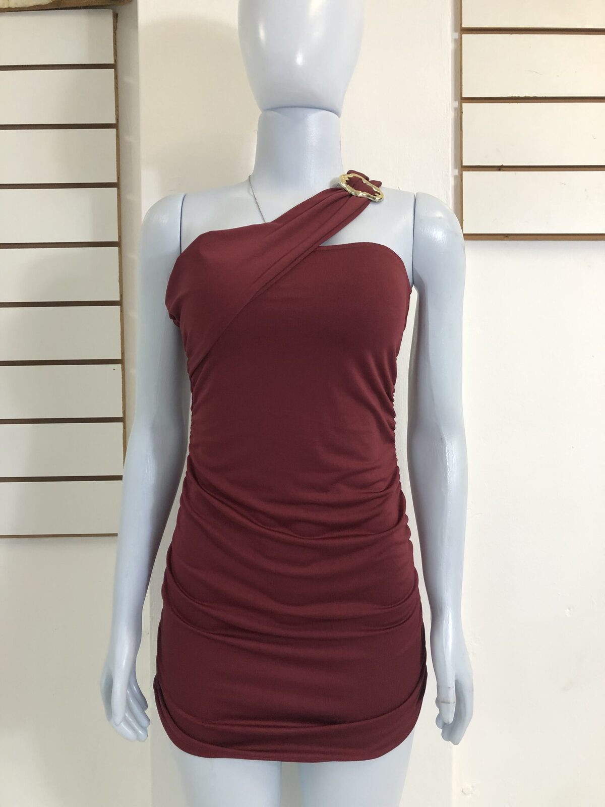 Vestido hombro cruzado
