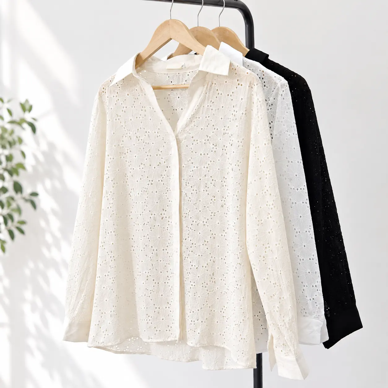 Camisa broderie disñeo con trabillas en mangas