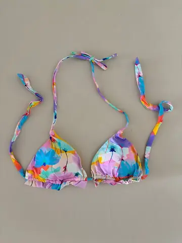 Malla triángulo estampado con bolado