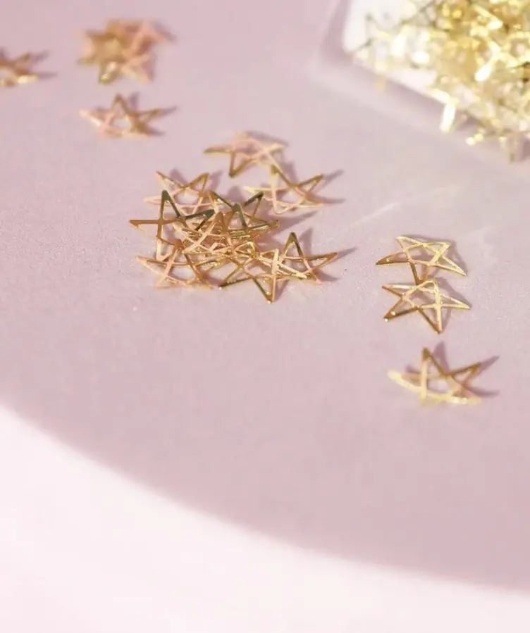 Dijes estrellas doradas (pentagrama)