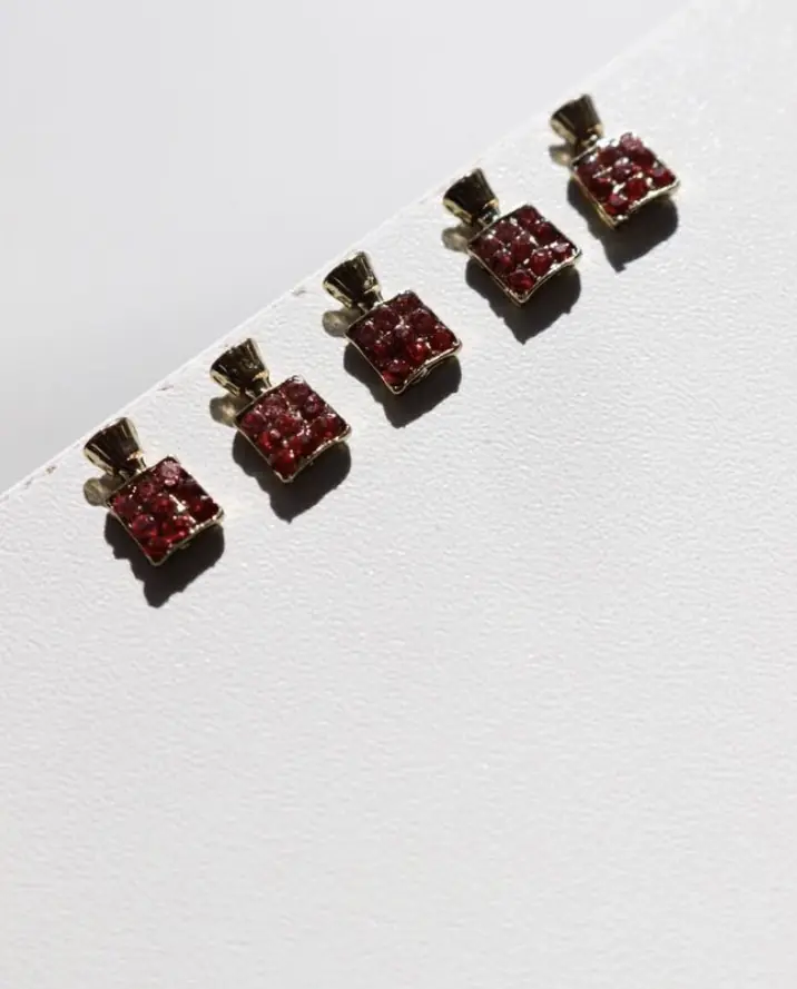 Charms Bordo (Cuadrado) x 5