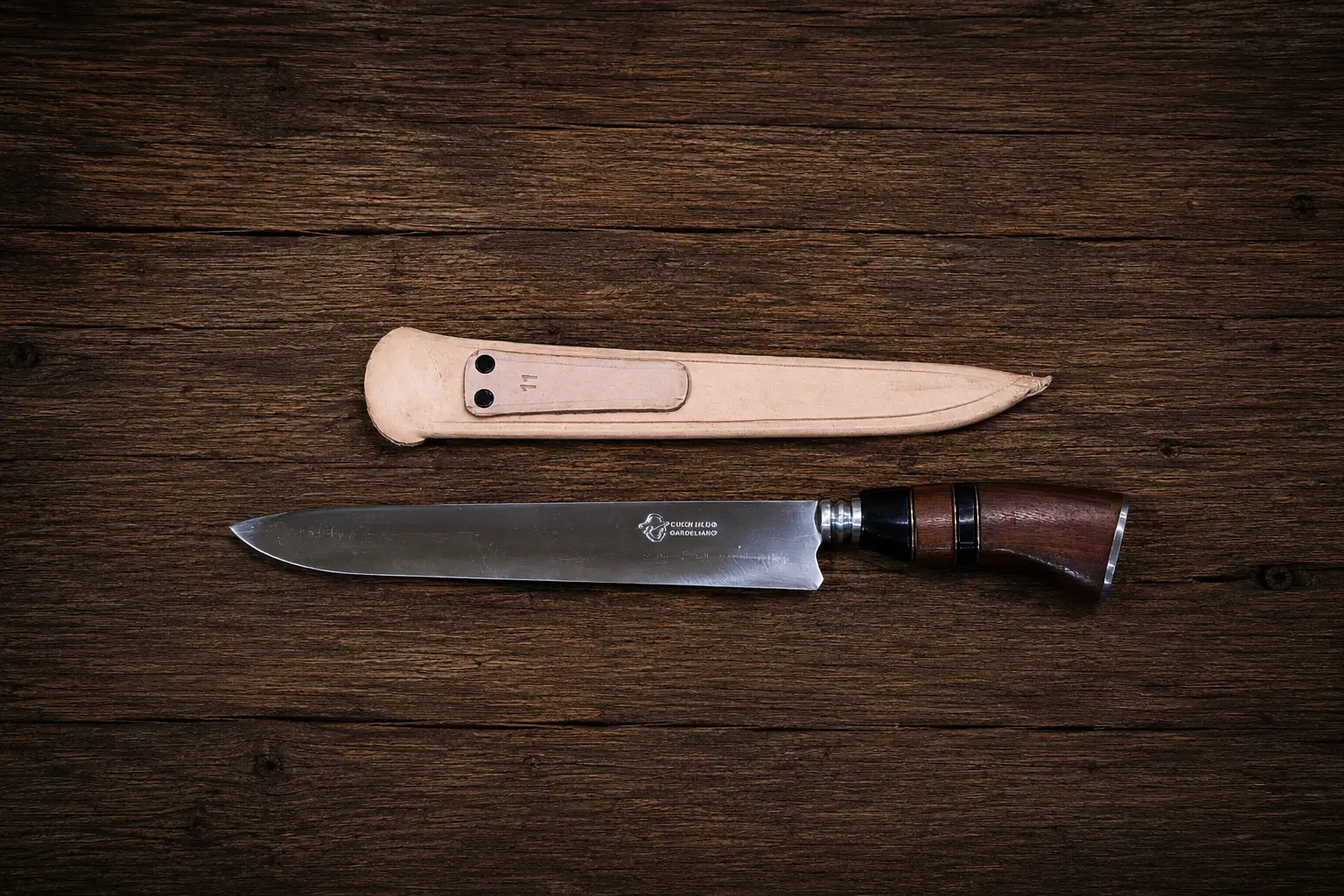 Cuchillos Con Cabo Curvo en Madera