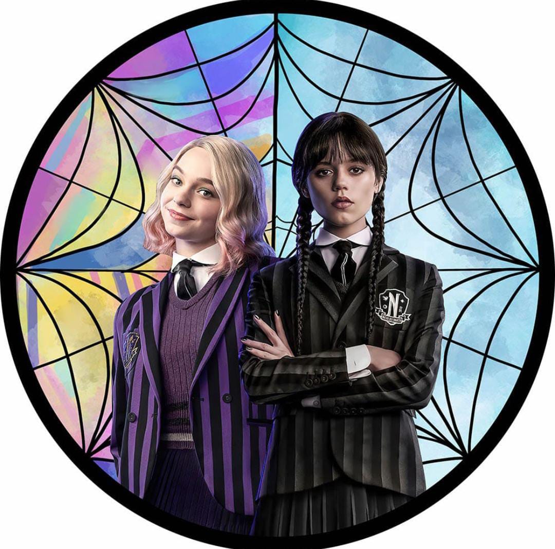 Panel Circular - Merlina & Enid