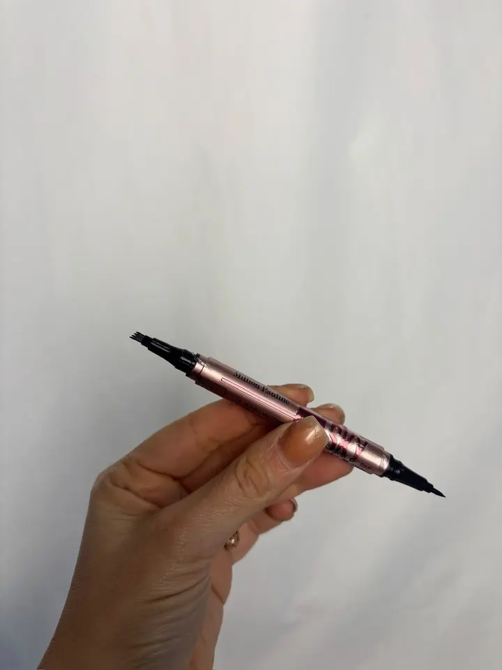 Delineador dos en uno
