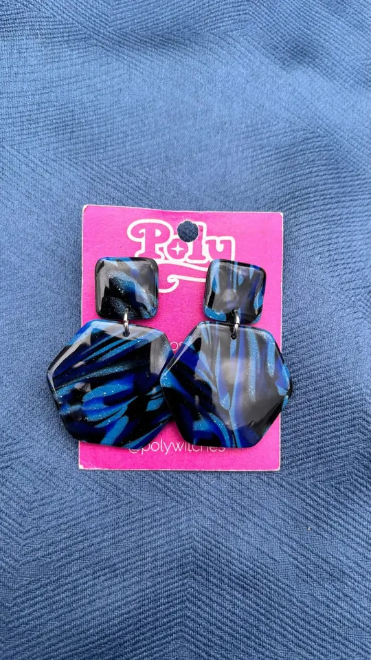 Polys en azul.