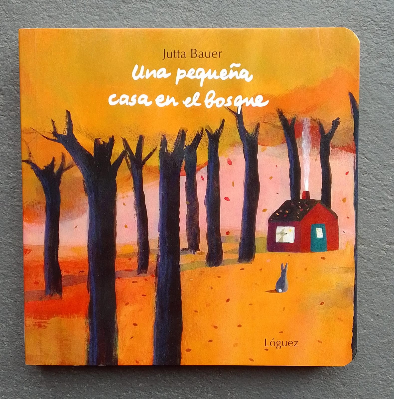 Una pequeña casa del bosque