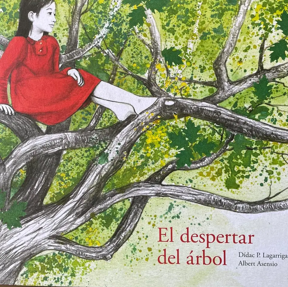 El  despertar del árbol