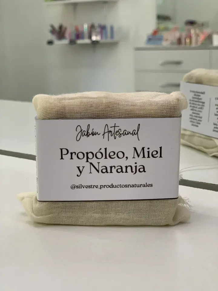 Jabón sólido propóleo, miel y naranja.