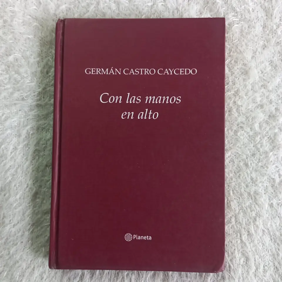 Con las manos en alto. Germán Castro Caycedo